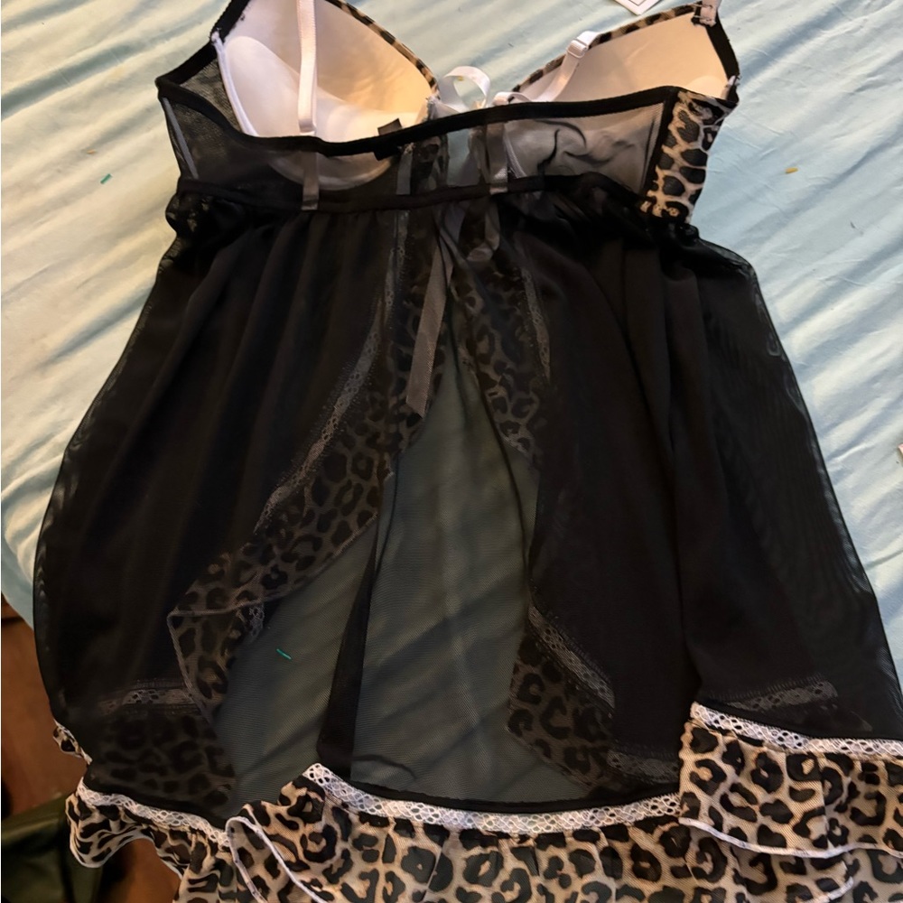 Lingerie - Picture 2 of 2